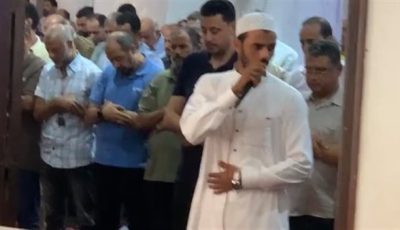 المئات يؤدون صلاة الجنازة على والد محمد محسن أبو جريشة نجم الإسماعيلي السابق بمسقط رأسه| بث مباشر
