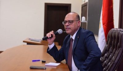«جبران» يسلم عقود عمل للمتقدمين على فرص في مجال الزراعة بالأردن